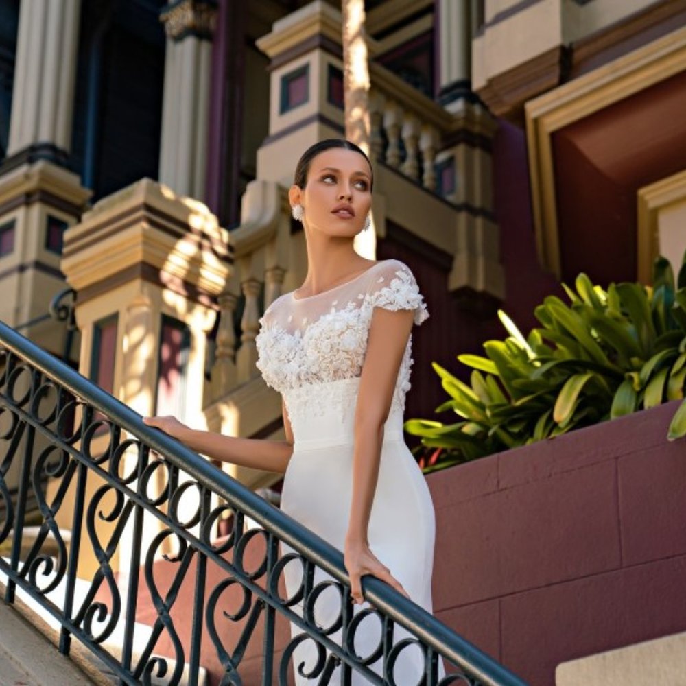 NWT Wedding dress Andrea Made in Ukraine Size 2 Floor Sample